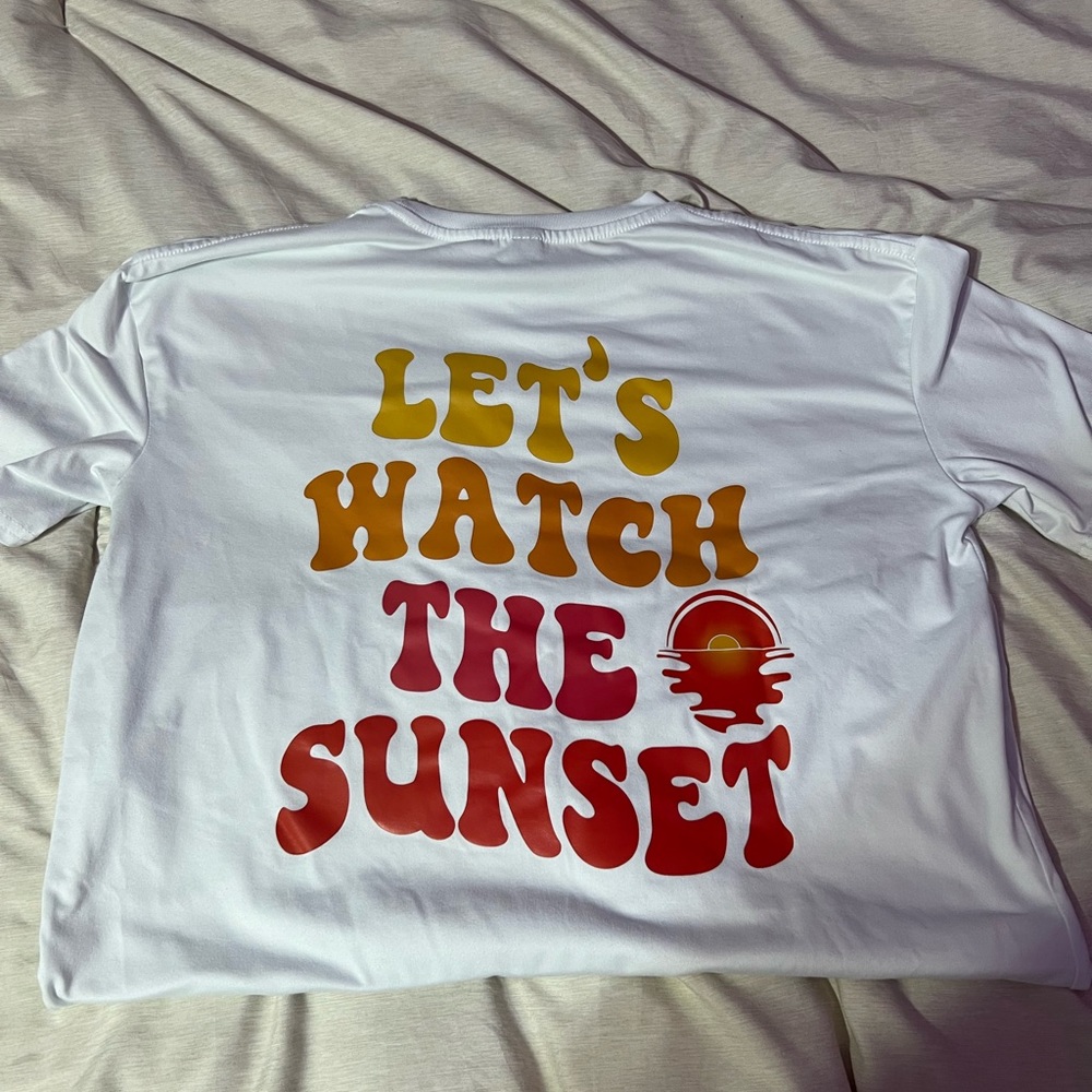 “let’s watch the sunset” graphic tee🌅